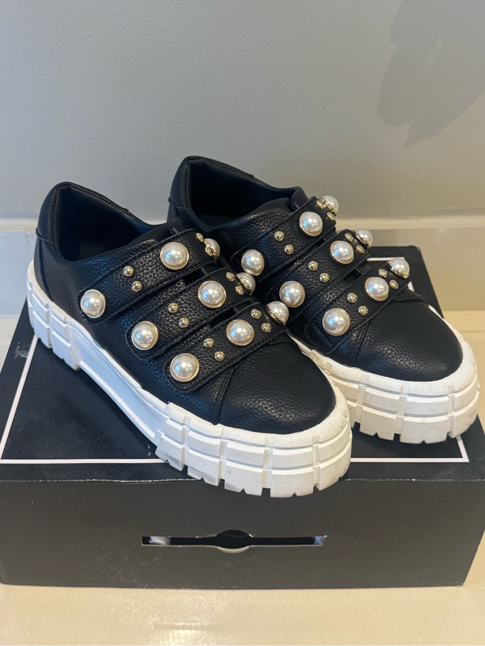Karl Lagerfeld Black Pearl-Stud Platform Sneakers